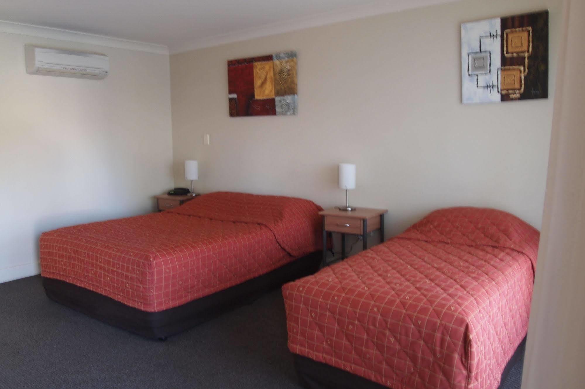 Alexander Cameron Suites Penola Exterior photo
