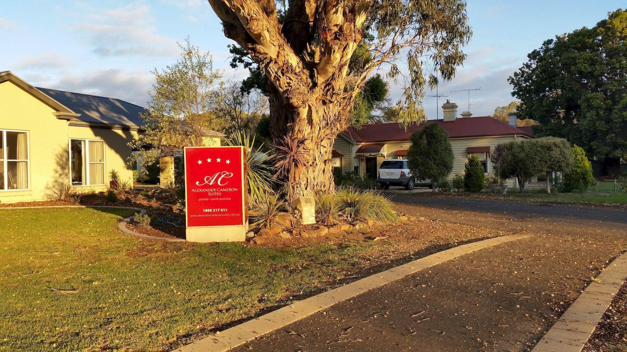 Alexander Cameron Suites Penola Exterior photo